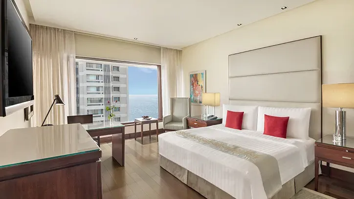 TOM-premier-bay-view-room-724x407